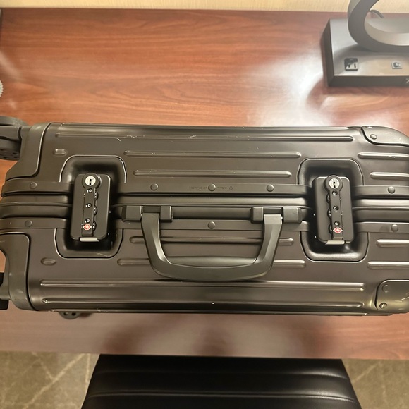 Rimowa original cabin suitcase - Picture 3 of 11